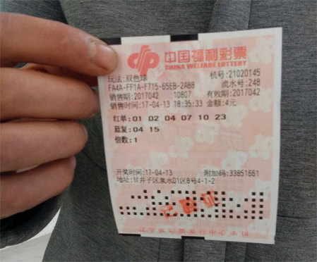 而面对不省心的下属，一向冷静的马蓝星又被气到上手，两极反转的面貌好笑又惊喜